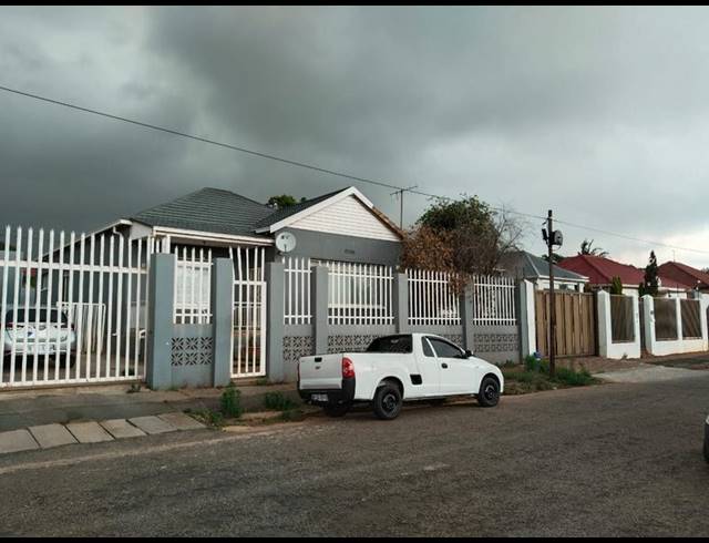 3 BEDROOM HOUSE FOR SALE IN KENSINGTON